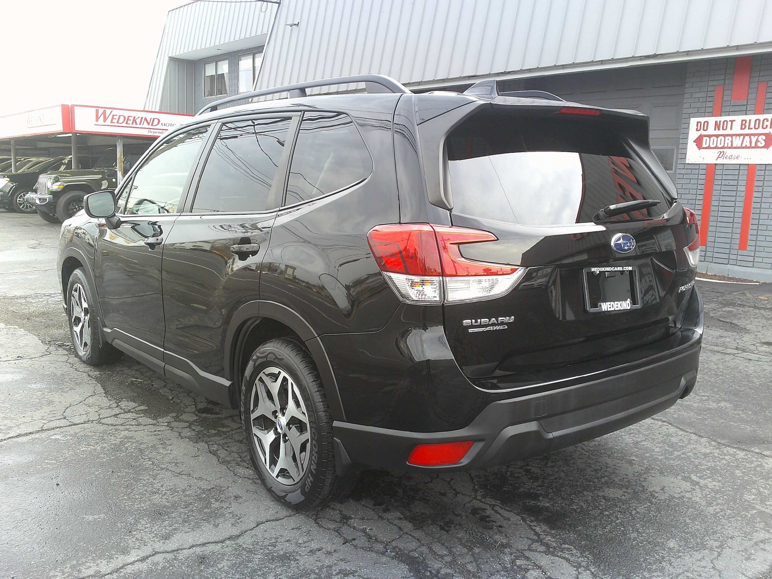 Used 2021 Subaru Forester Premium AWD/4WD image 3
