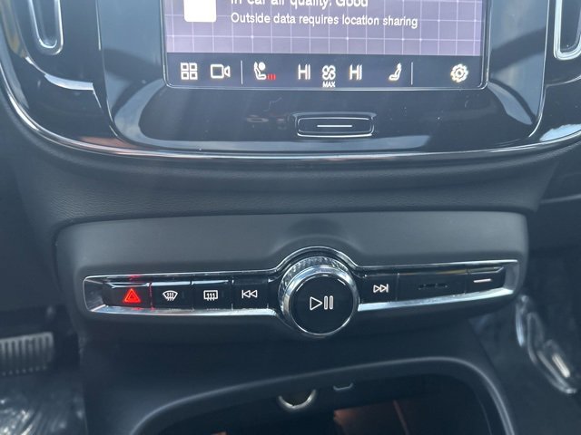 Certified 2025 Volvo XC40 B5 Plus image 23