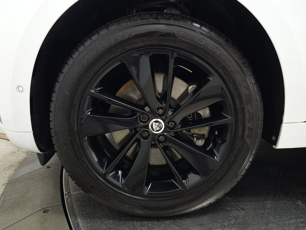 Used 2026 Jaguar F-PACE R-Dynamic S AWD/4WD image 15