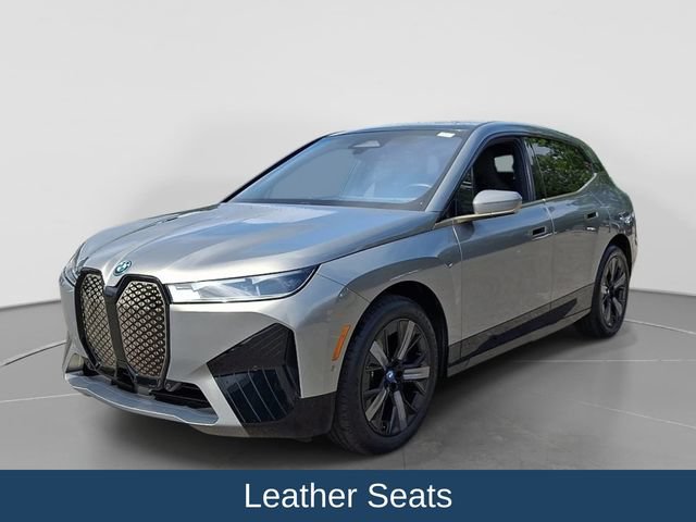 Used 2023 BMW iX xDrive50 w/ Sport Package AWD/4WD image 4