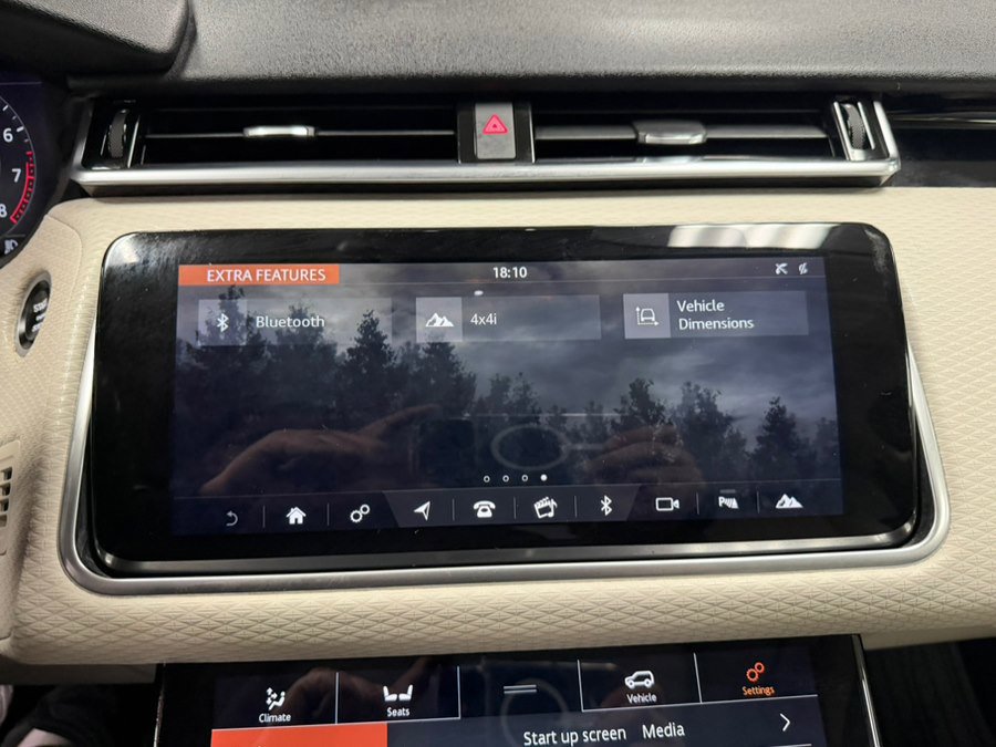 Used 2020 Land Rover Range Rover Velar R-Dynamic S AWD/4WD image 36