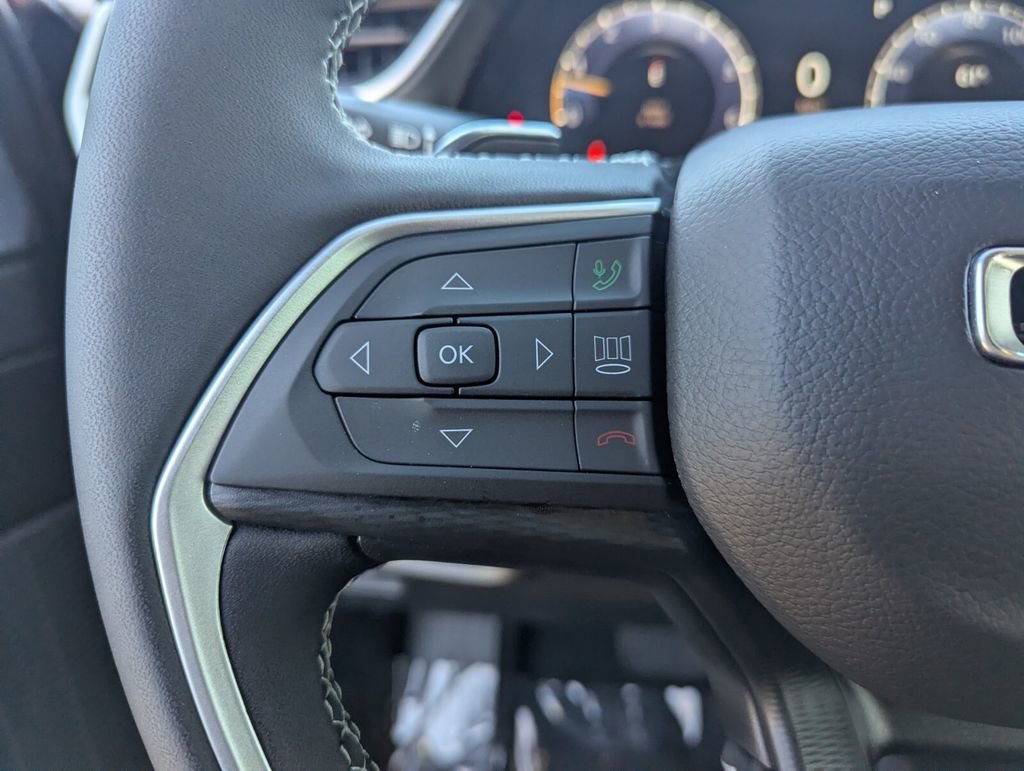 Used 2025 Jeep Grand Cherokee Laredo X w/ Trailer Tow Package image 28