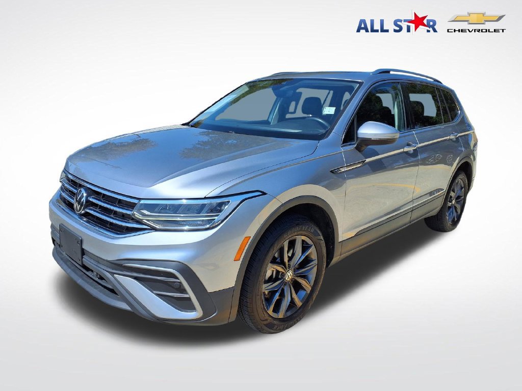 Used 2023 Volkswagen Tiguan SE w/ Panoramic Sunroof Package