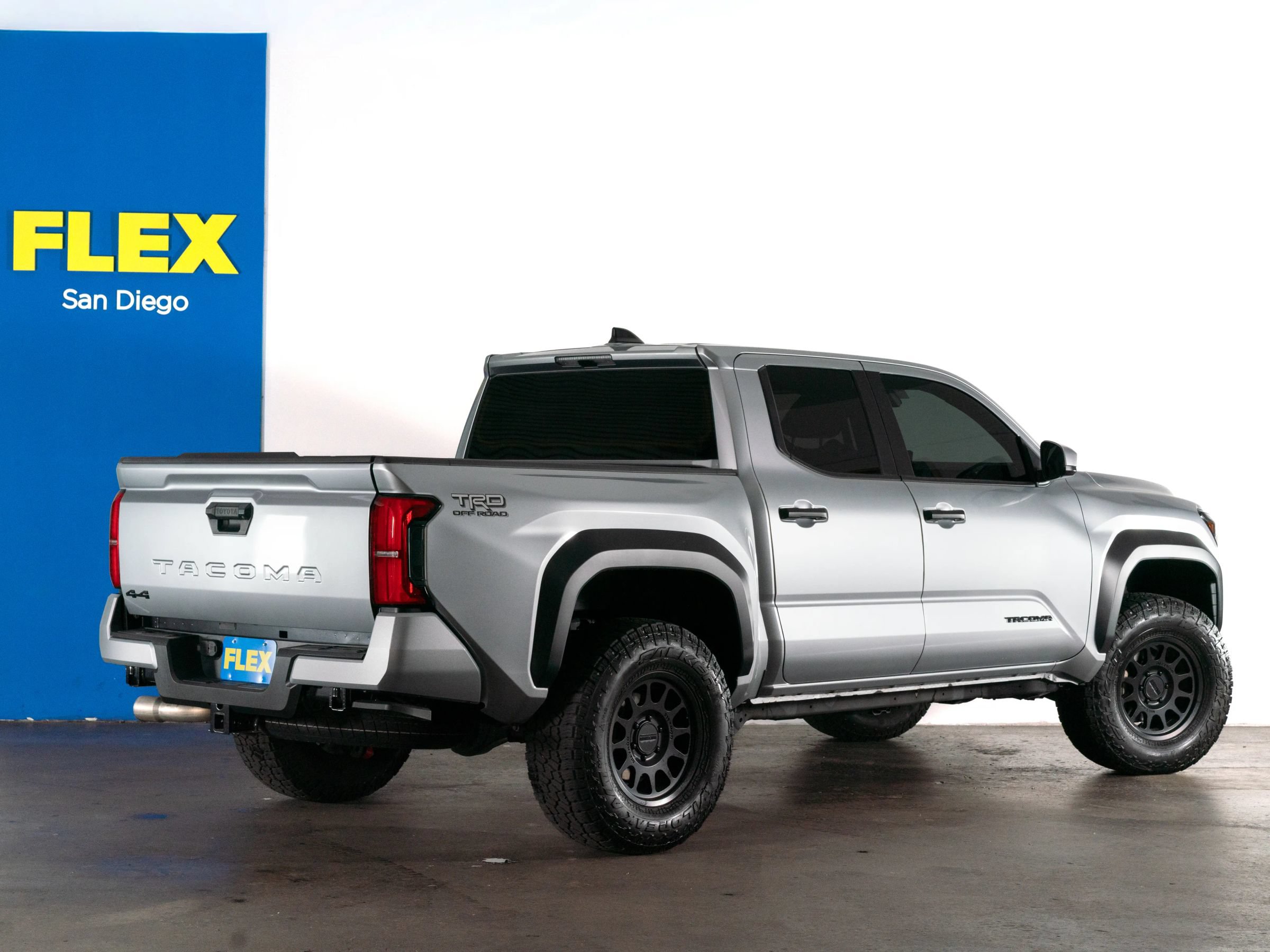 Used 2024 Toyota Tacoma TRD Off-Road AWD/4WD image 5