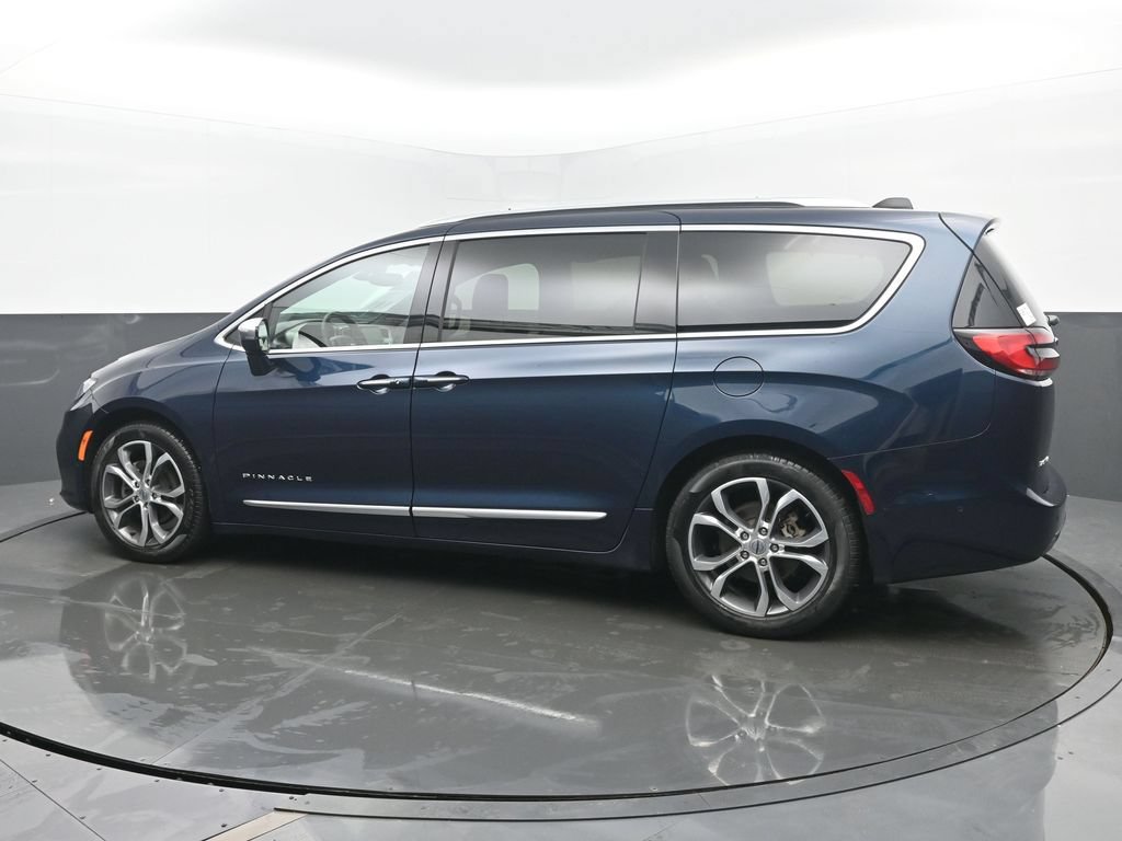 Used 2024 Chrysler Pacifica Pinnacle FWD image 3