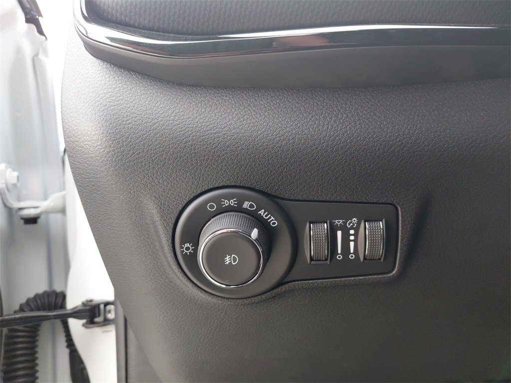 New 2025 Jeep Compass Limited w/ Sun and Sound Group image 30