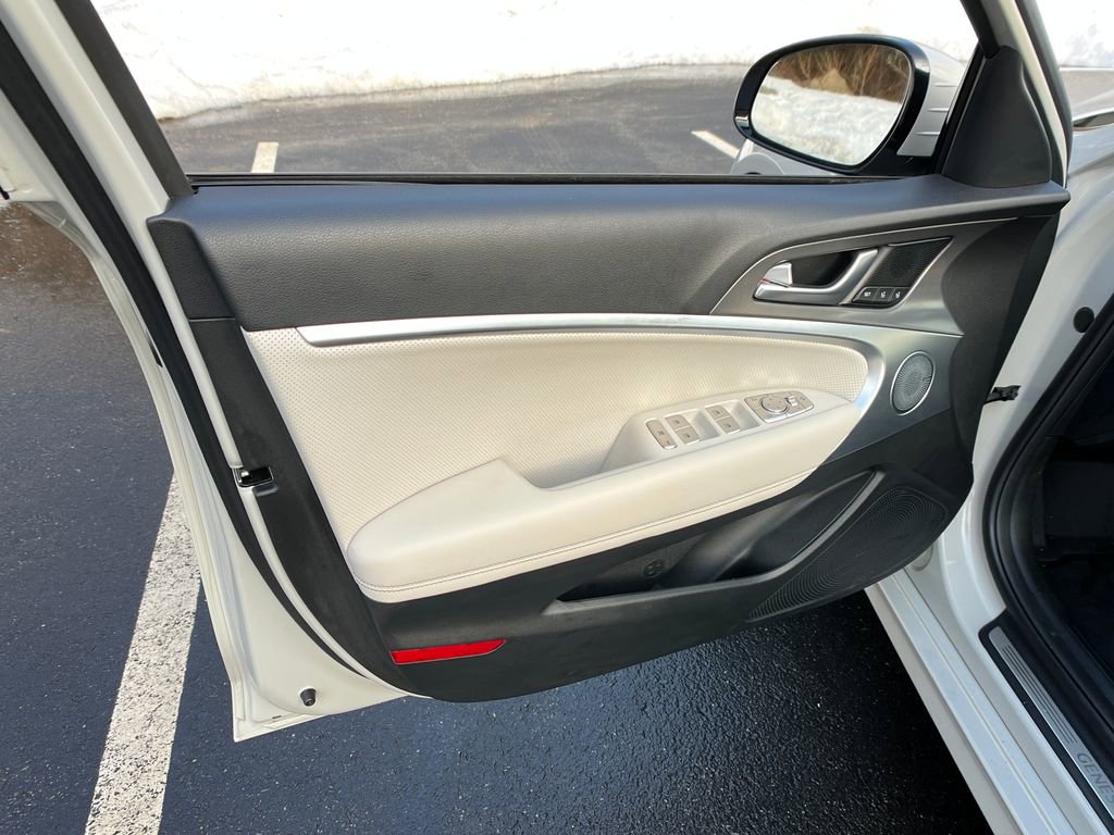 Used 2025 Genesis G70 2.5T w/ Sport Prestige Package image 11
