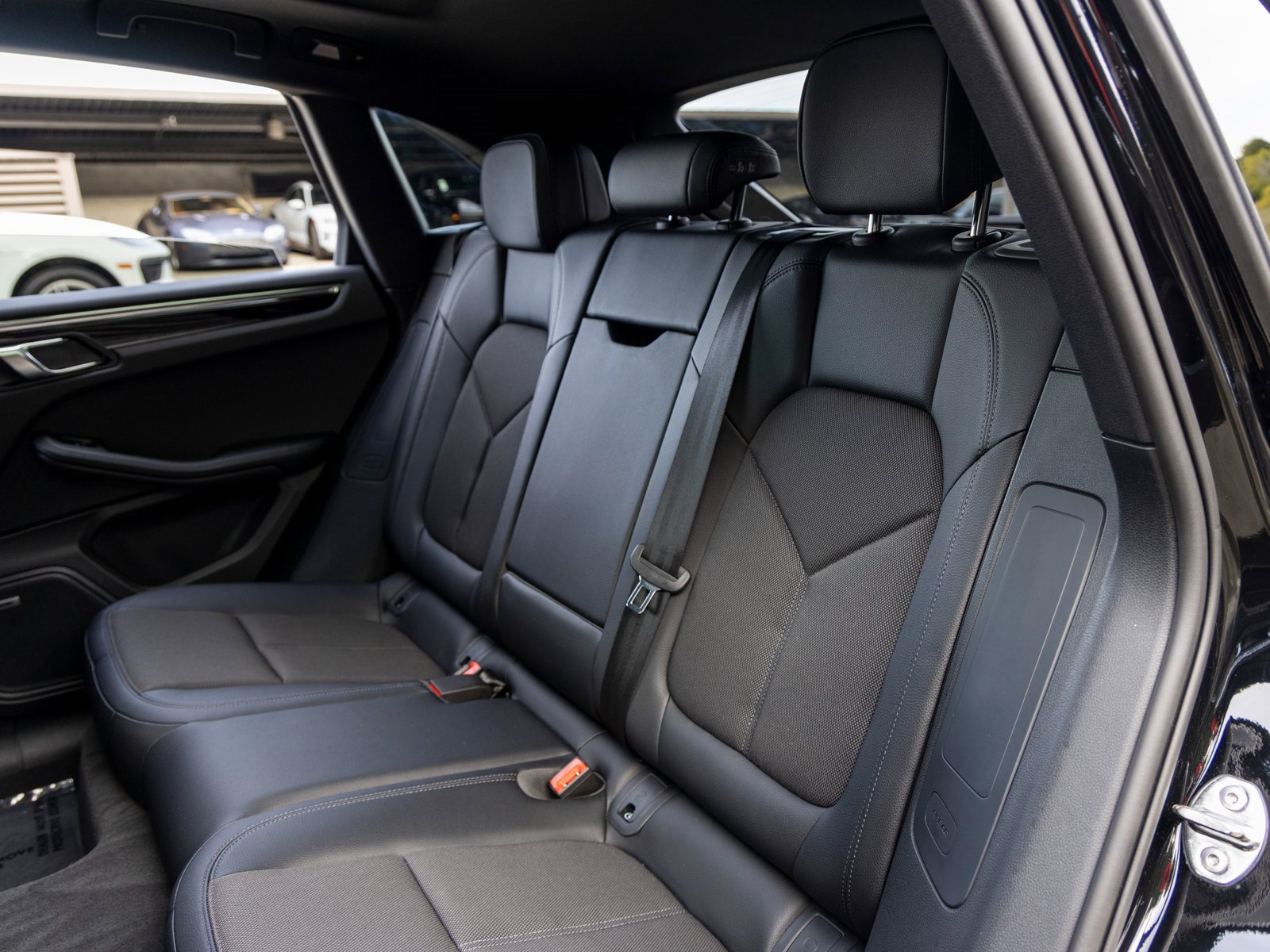 Certified 2025 Porsche Macan image 41