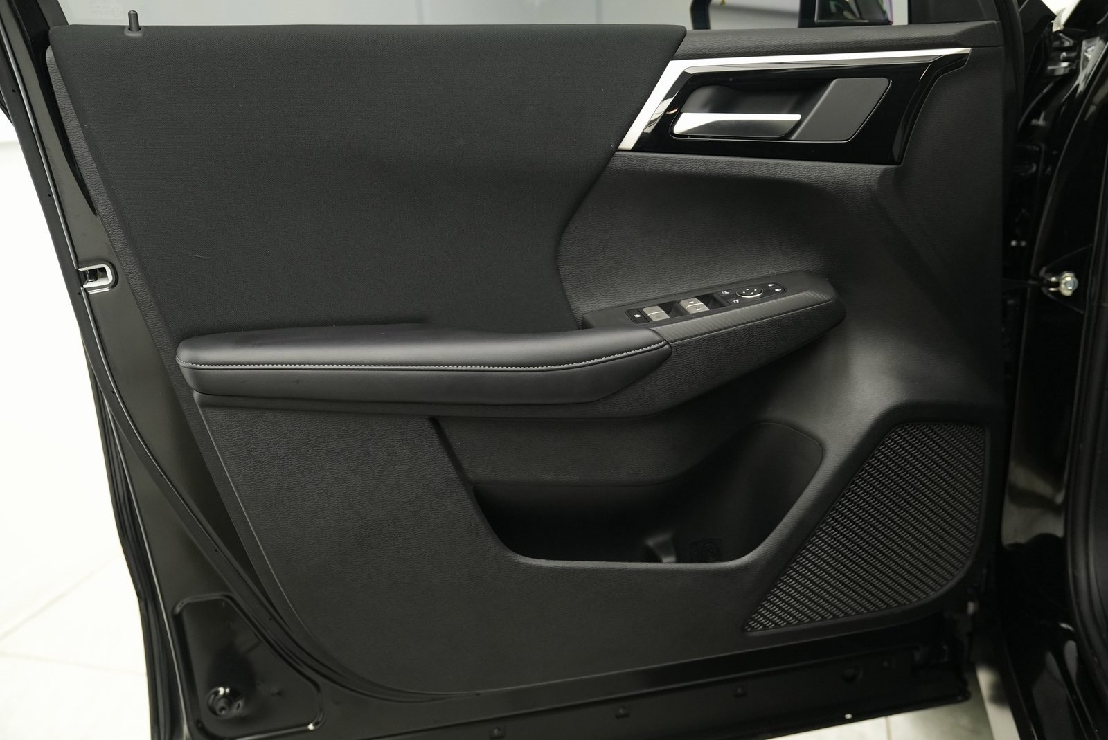 Used 2025 Mitsubishi Outlander ES image 16