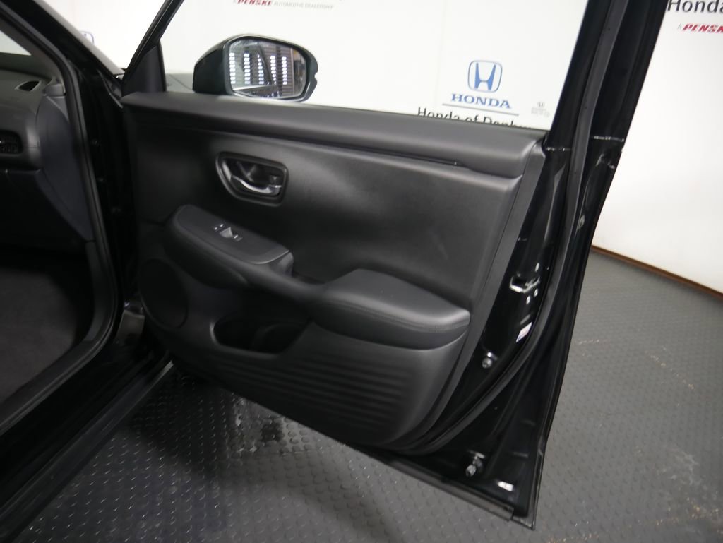Used 2023 Honda HR-V LX image 6