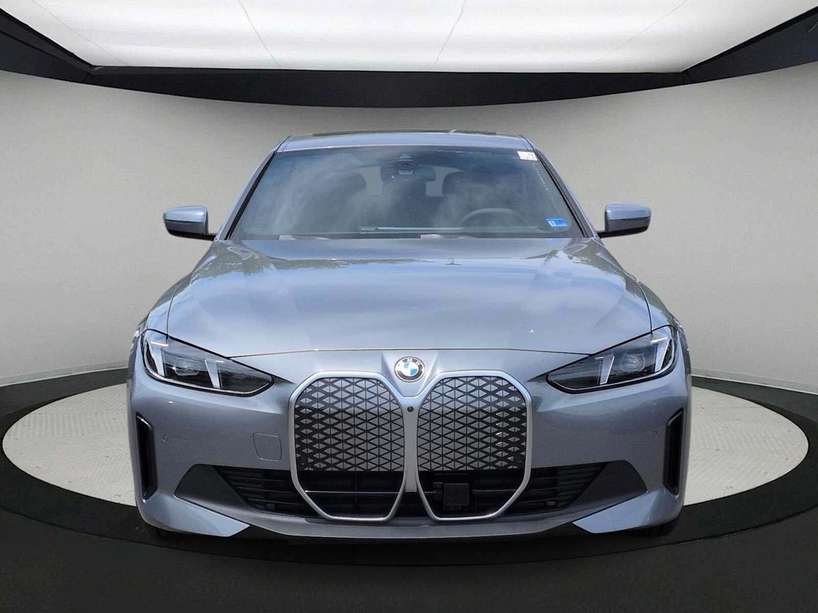 Used 2026 BMW i4 xDrive40i w/ Premium Package AWD/4WD image 3