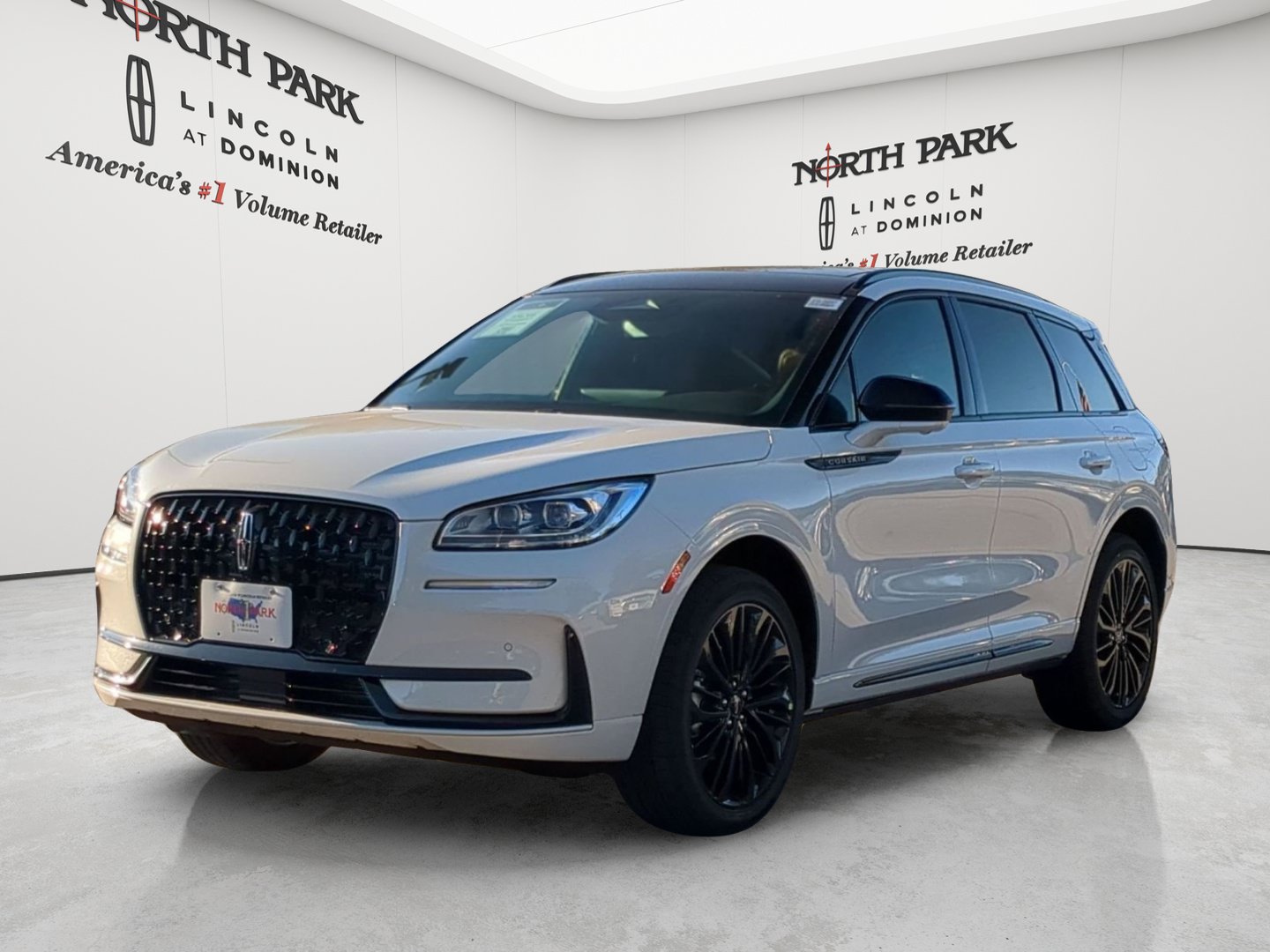 New 2026 Lincoln Corsair Reserve w/ Jet Appearance Package FWD image 7
