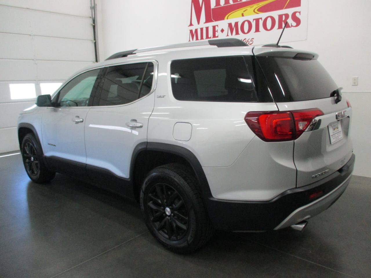 Used 2019 GMC Acadia SLT AWD/4WD image 4
