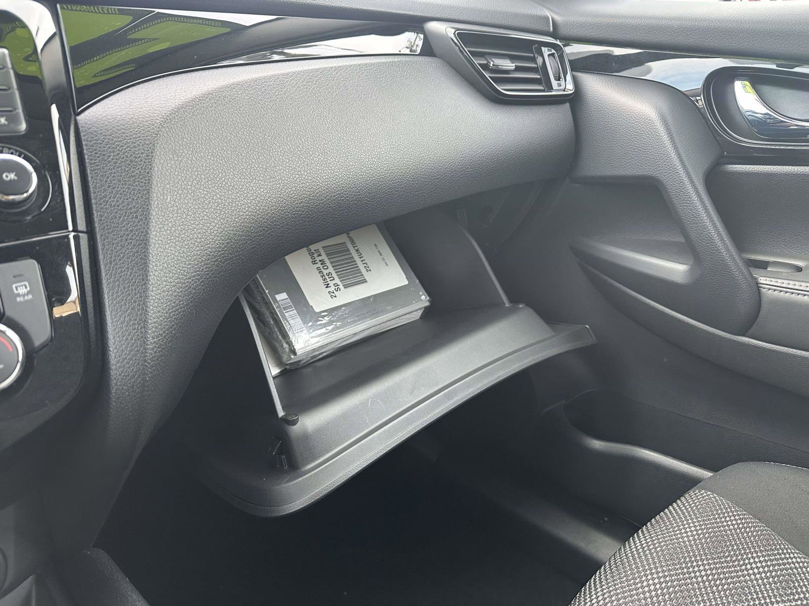 Used 2022 Nissan Rogue Sport SV image 18