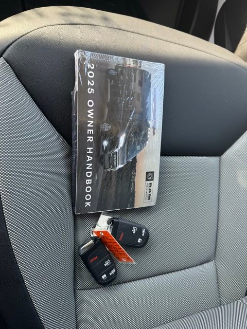 Used 2025 RAM ProMaster 2500 w/ Convenience Group image 26