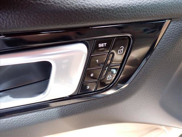 Used 2021 Porsche Cayenne S w/ Premium Package AWD/4WD image 17