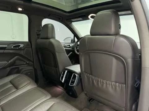 Used 2018 Porsche Cayenne Platinum Edition image 15