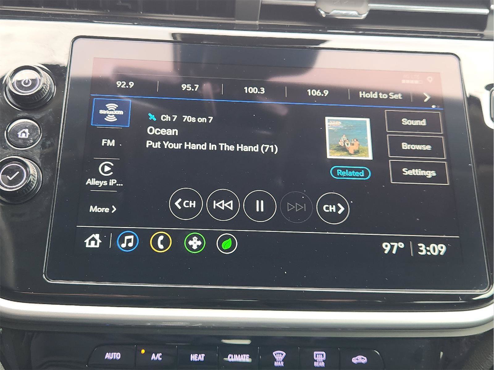 Certified 2023 Chevrolet Bolt EUV Premier w/ Super Cruise Package FWD image 17