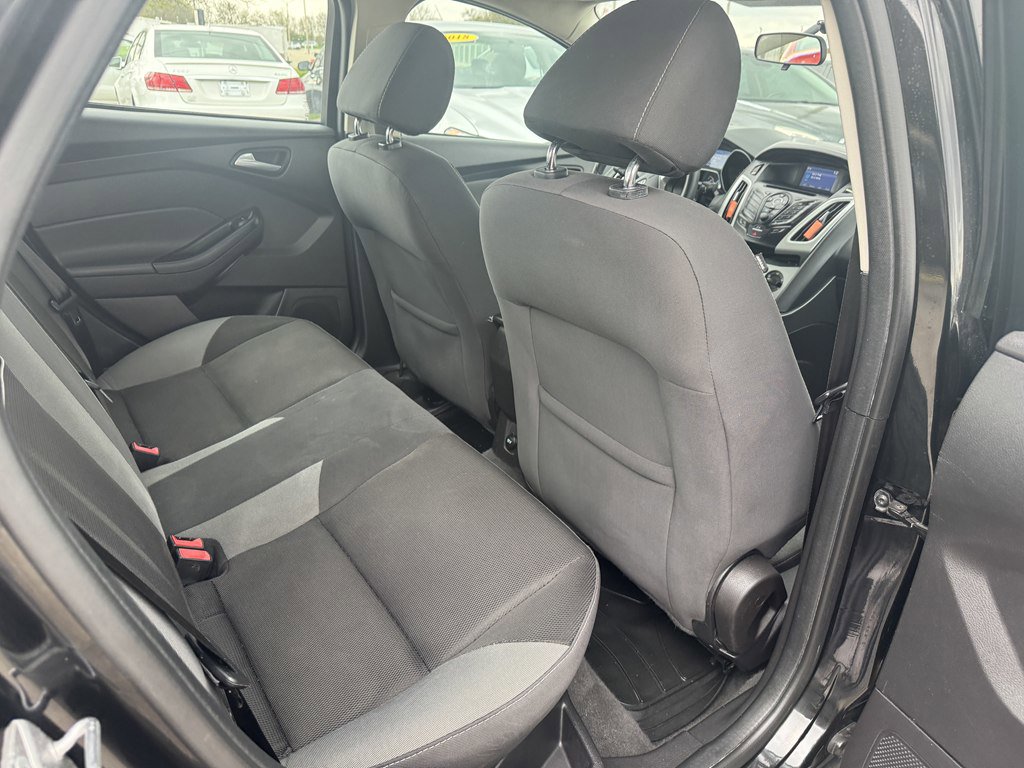 Used 2014 Ford Focus SE w/ SE Winter Package FWD image 14