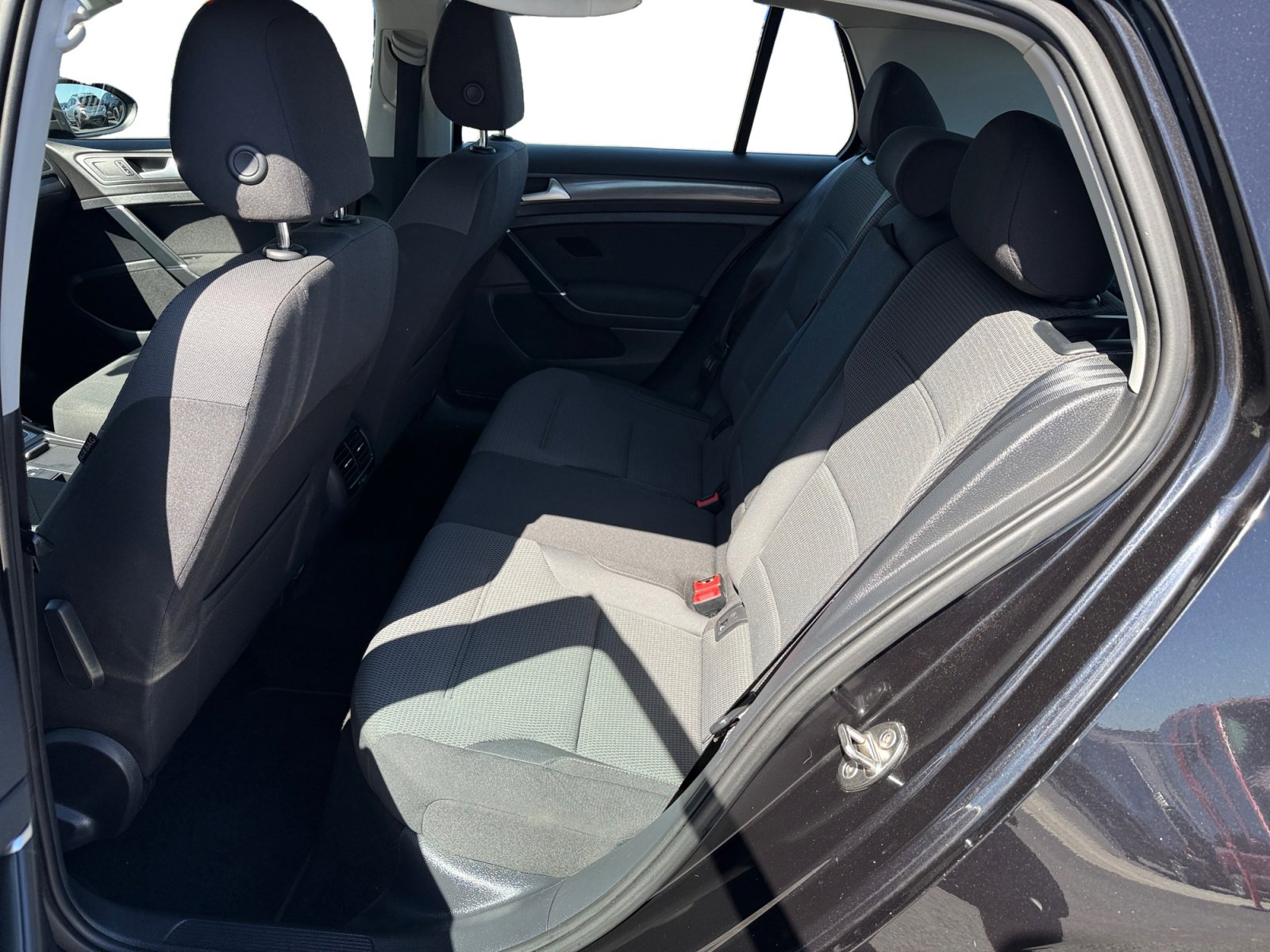Used 2019 Volkswagen e-Golf SE w/ Driver Assistance Package FWD image 16