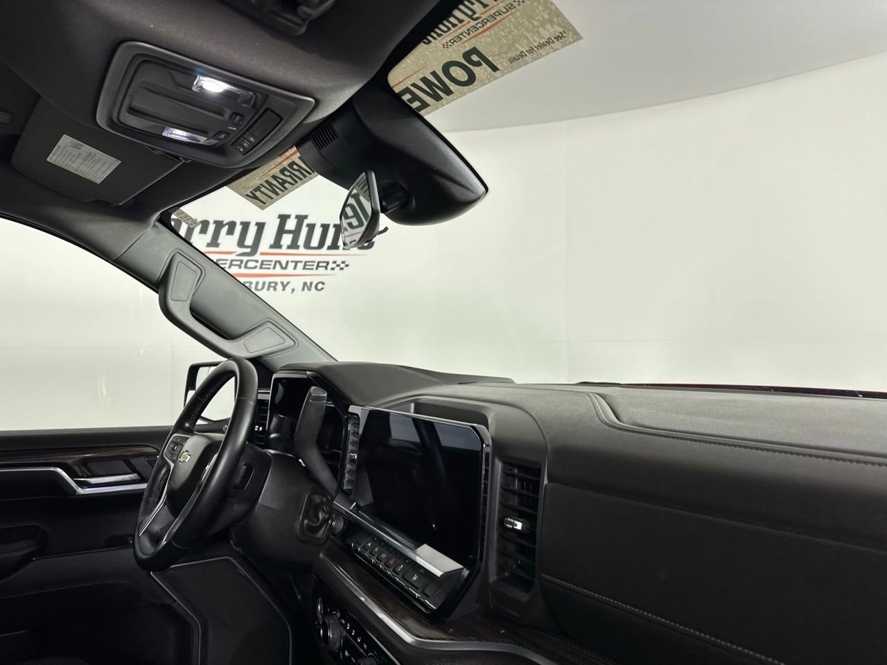 Used 2024 Chevrolet Silverado 1500 LT image 32