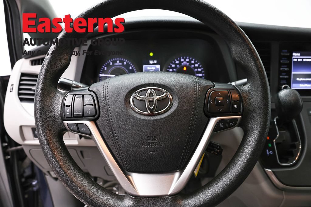 Used 2020 Toyota Sienna L FWD image 10