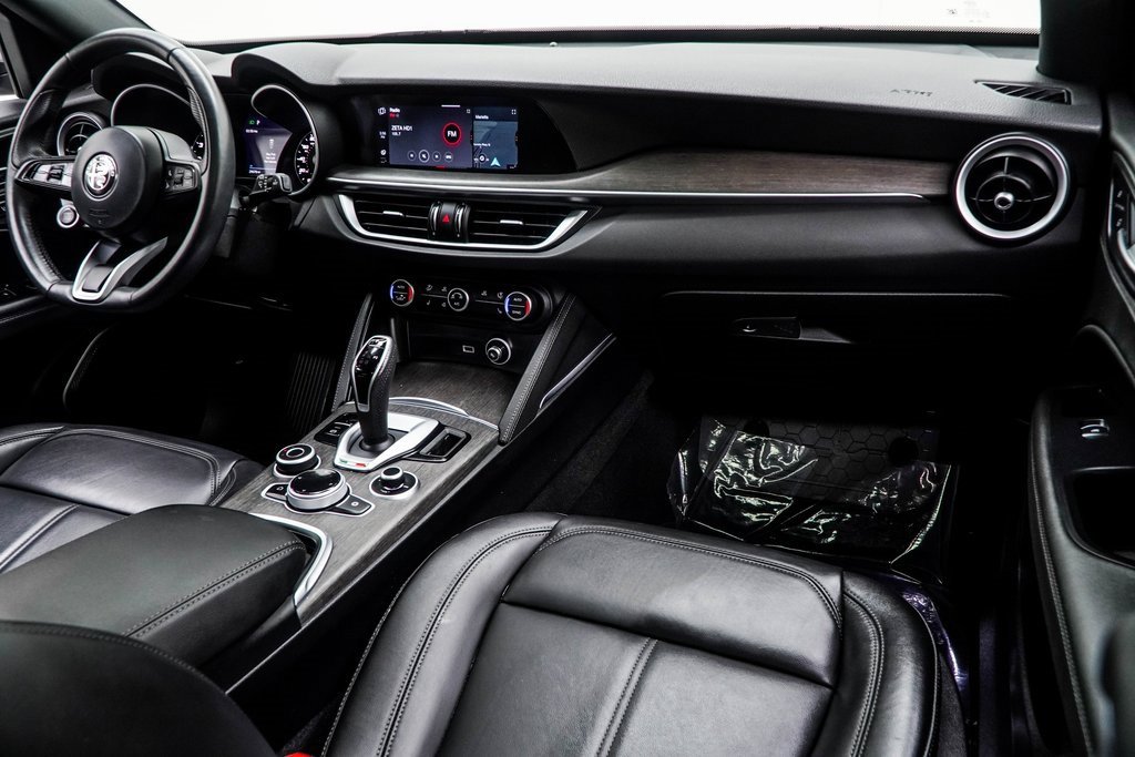 Used 2023 Alfa Romeo Stelvio Ti image 17