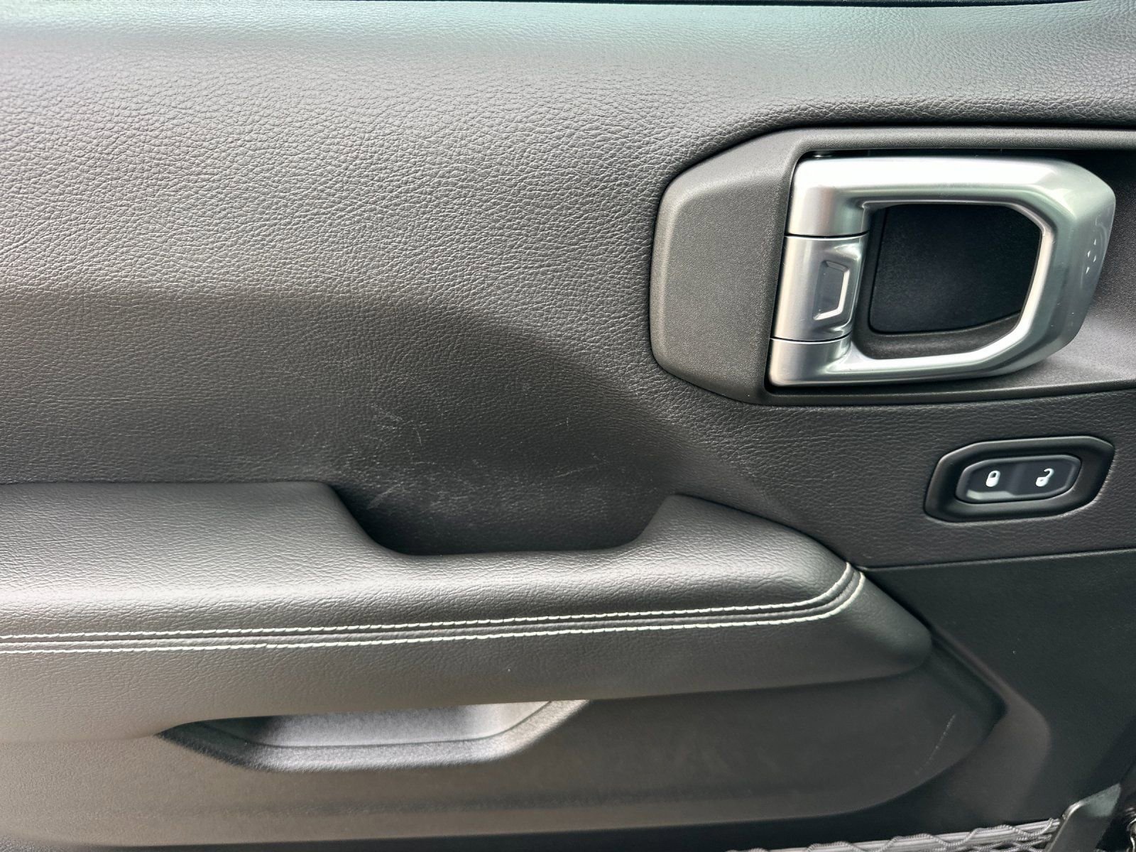 Used 2020 Jeep Gladiator Overland image 11