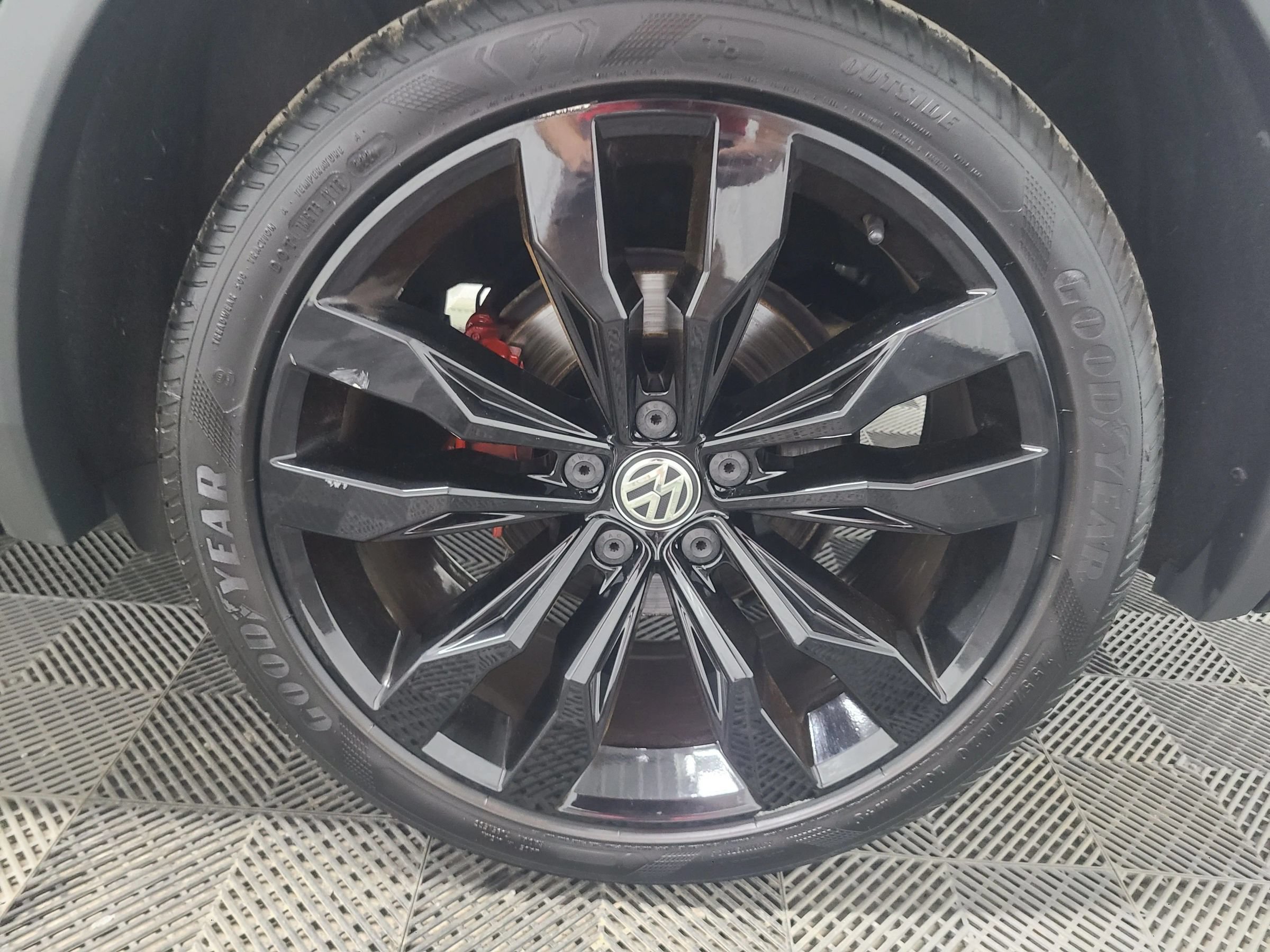 Used 2021 Volkswagen Tiguan SE R-Line AWD/4WD image 17