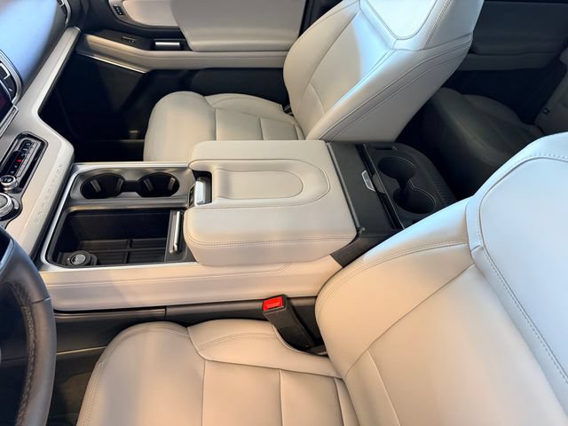 Used 2026 Ford Expedition Active AWD/4WD image 19