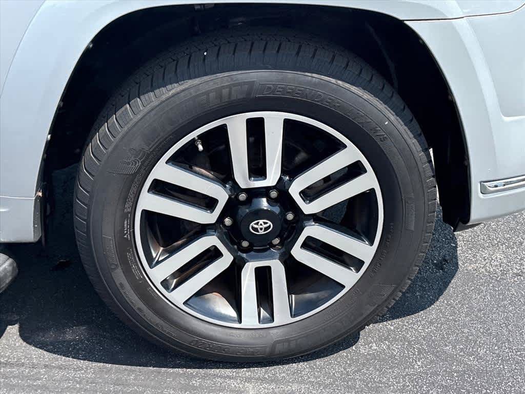 Used 2018 Toyota 4Runner Limited AWD/4WD image 32