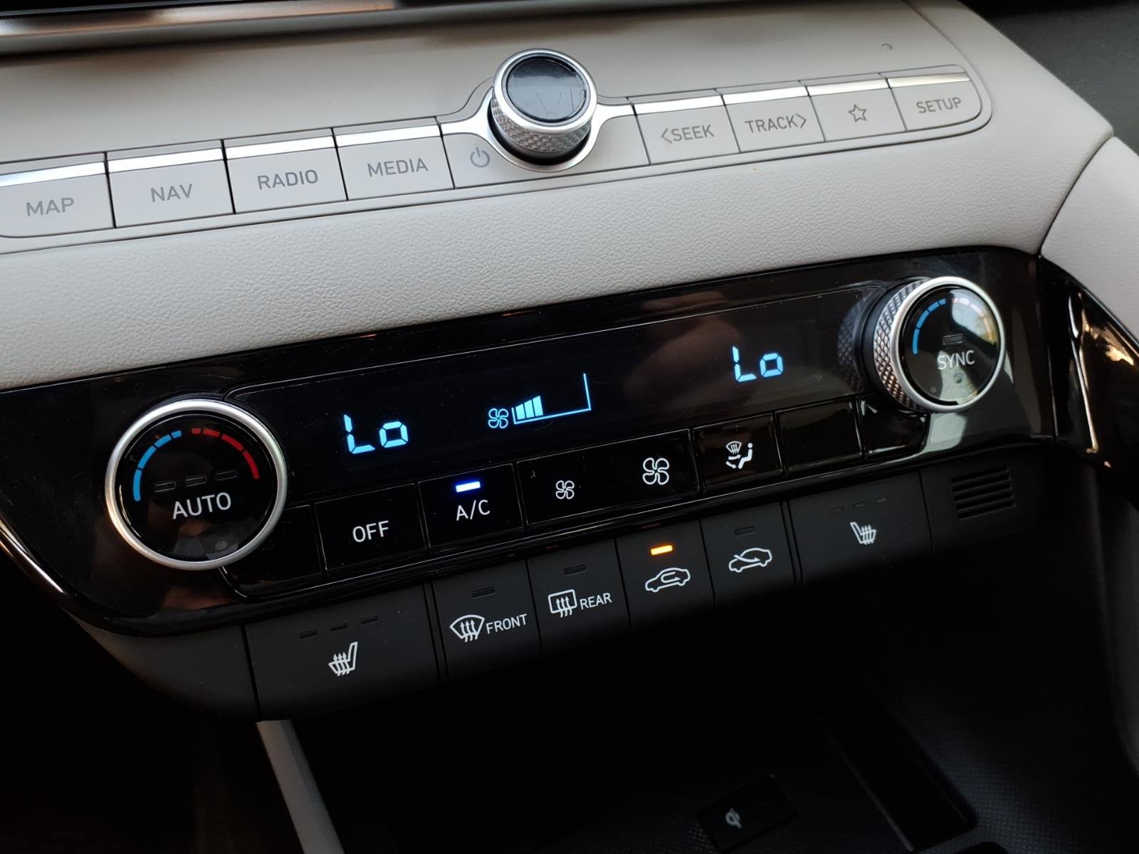 Certified 2025 Hyundai Elantra Limited FWD image 22