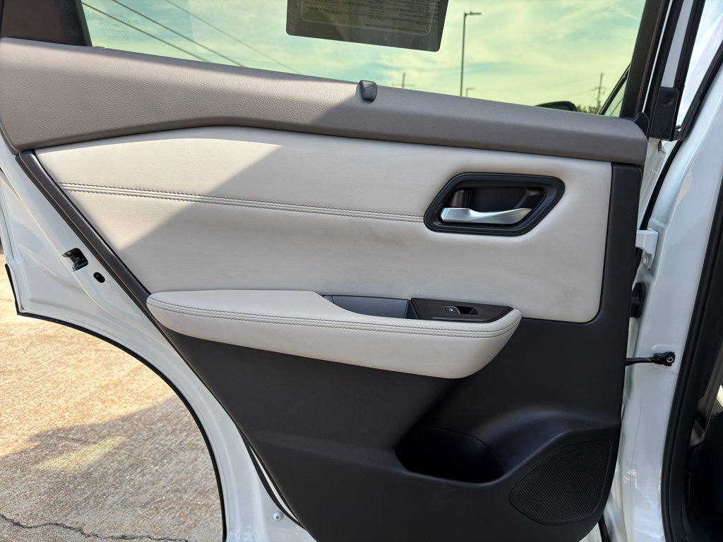 Used 2025 Nissan Rogue SL w/ Tech Package FWD image 26
