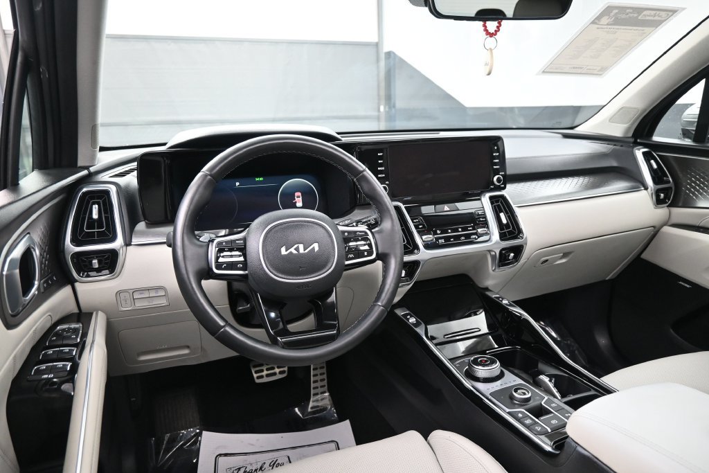 Used 2023 Kia Sorento SX Prestige w/ Panoramic Sunroof Package AWD/4WD image 26