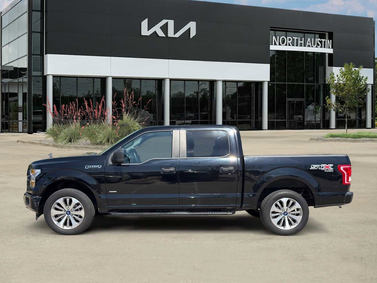 Used 2017 Ford F150 XL w/ Equipment Group 101A Mid image 6