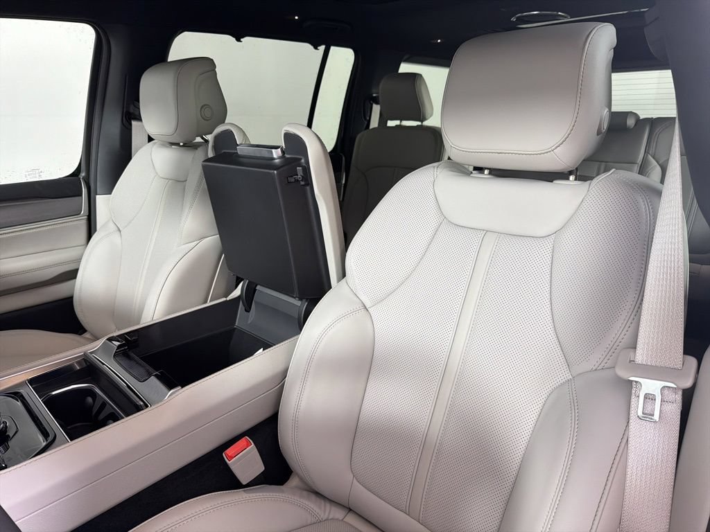 New 2026 Jeep Grand Wagoneer Limited AWD/4WD image 17