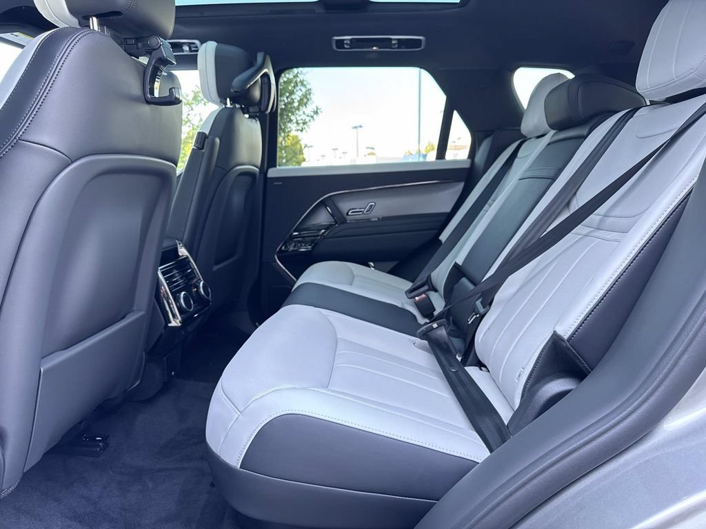 New 2026 Land Rover Range Rover Sport Dynamic SE AWD/4WD image 15