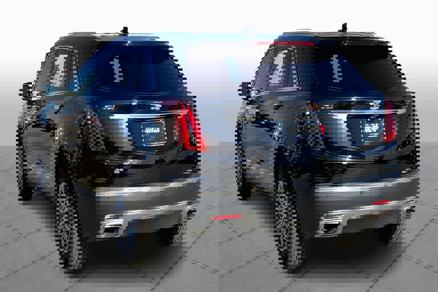 Used 2023 Cadillac XT5 Premium Luxury w/ Technology Package image 4