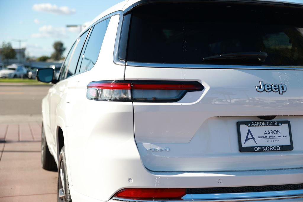 New 2025 Jeep Grand Cherokee L Overland w/ Rear Seat Video Group I image 9