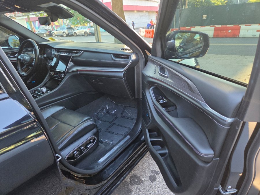 Used 2021 Jeep Grand Cherokee L Overland w/ Advanced Protech Group III AWD/4WD image 12