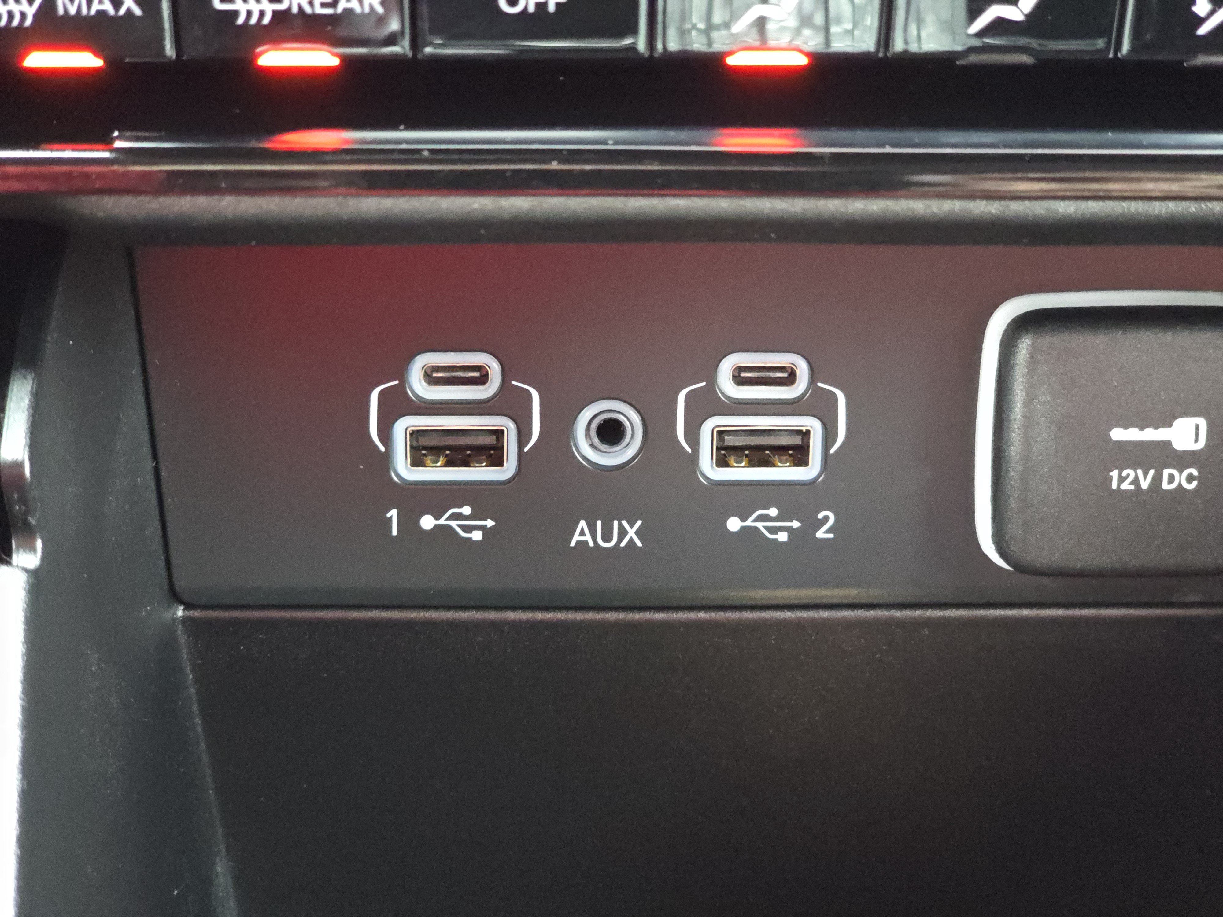 Used 2023 Jeep Grand Cherokee Limited AWD/4WD image 13