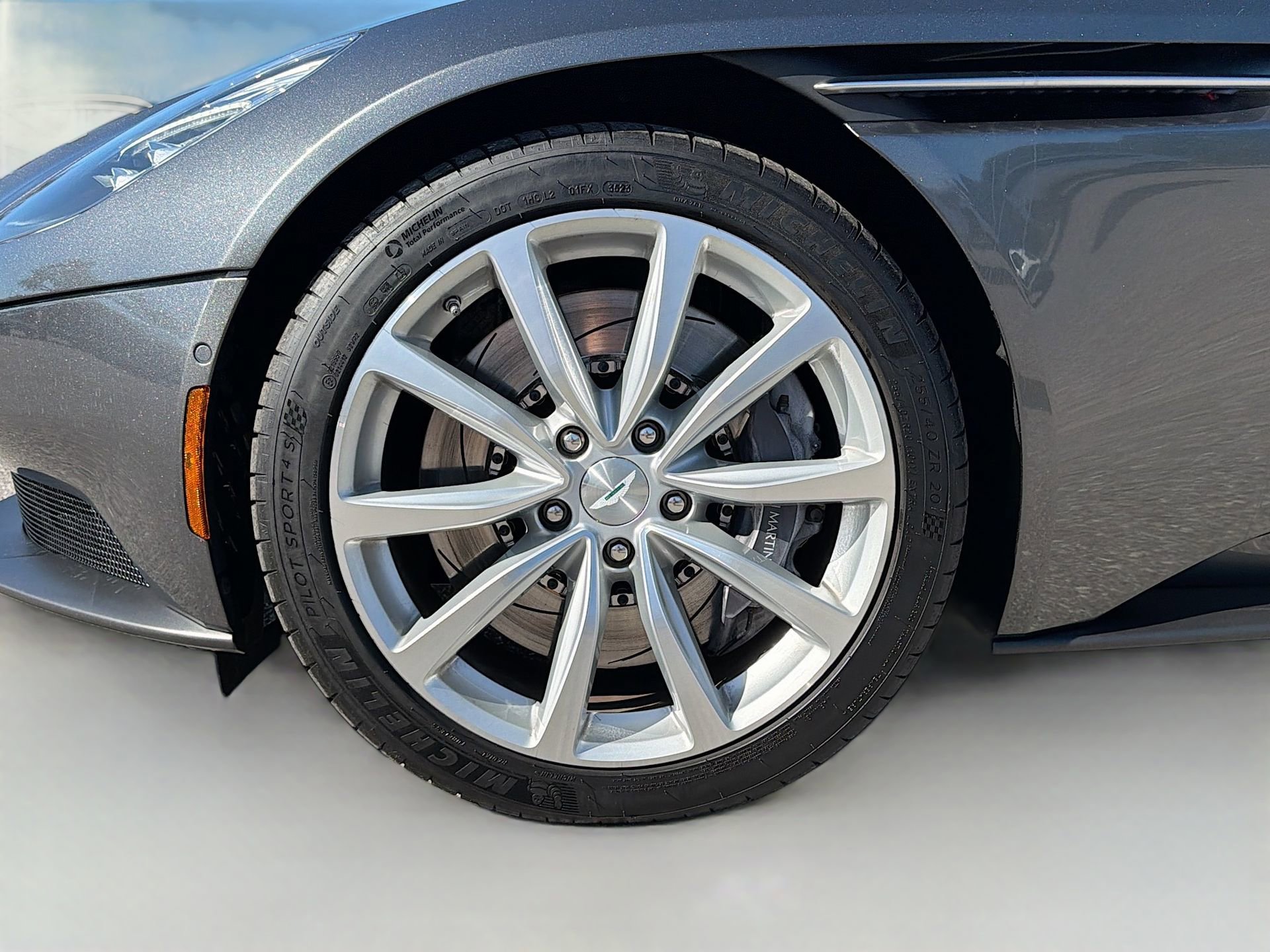 Used 2018 Aston Martin DB11 V12 image 40