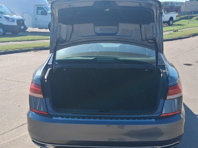 Used 2021 Volkswagen Passat 2.0T SE FWD image 5