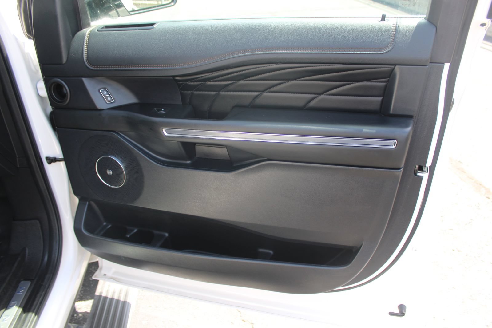 Used 2019 Ford Expedition Max Platinum AWD/4WD image 12