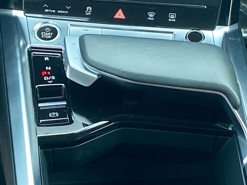 Used 2023 Audi e-tron Premium Plus w/ Premium Plus Package image 10