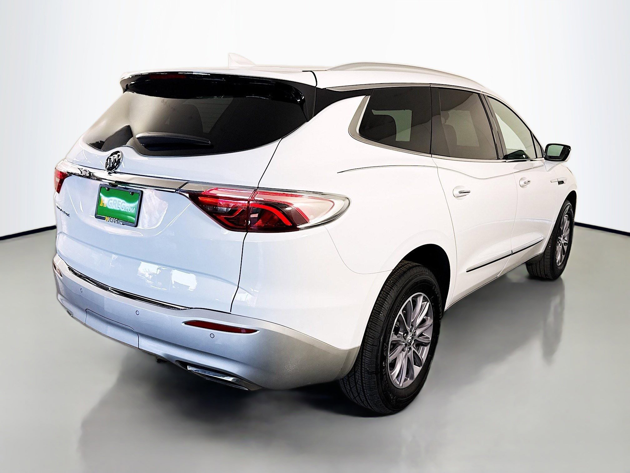 Used 2023 Buick Enclave Essence image 10