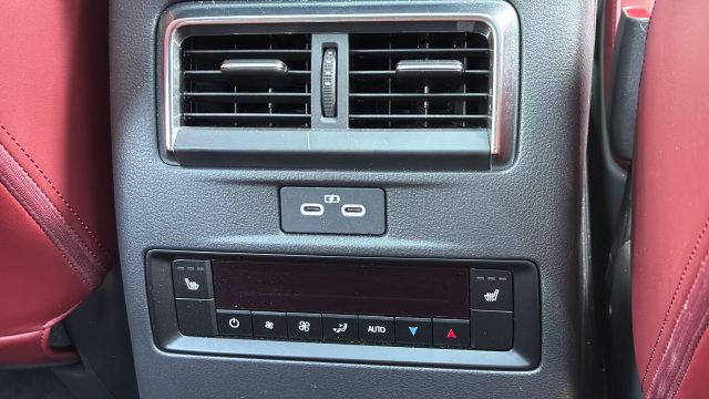 Used 2025 MAZDA CX-70 Plug-In Hybrid w/ Premium Plus AWD/4WD image 28