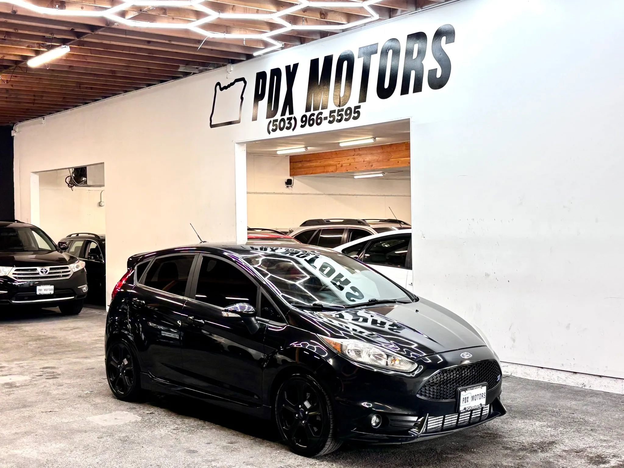 Used 2015 Ford Fiesta ST FWD image 1