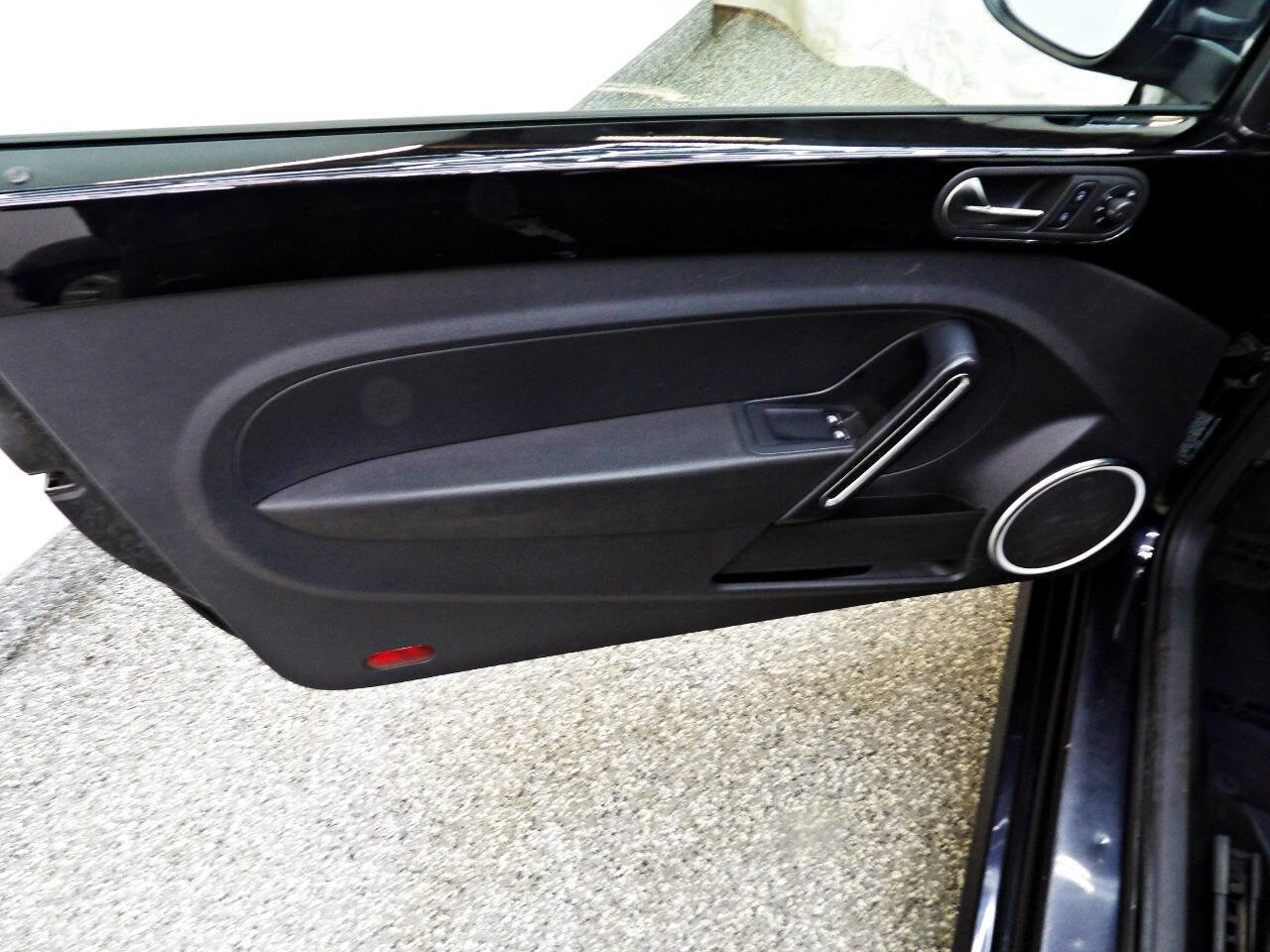 Used 2013 Volkswagen Beetle Turbo FWD image 7