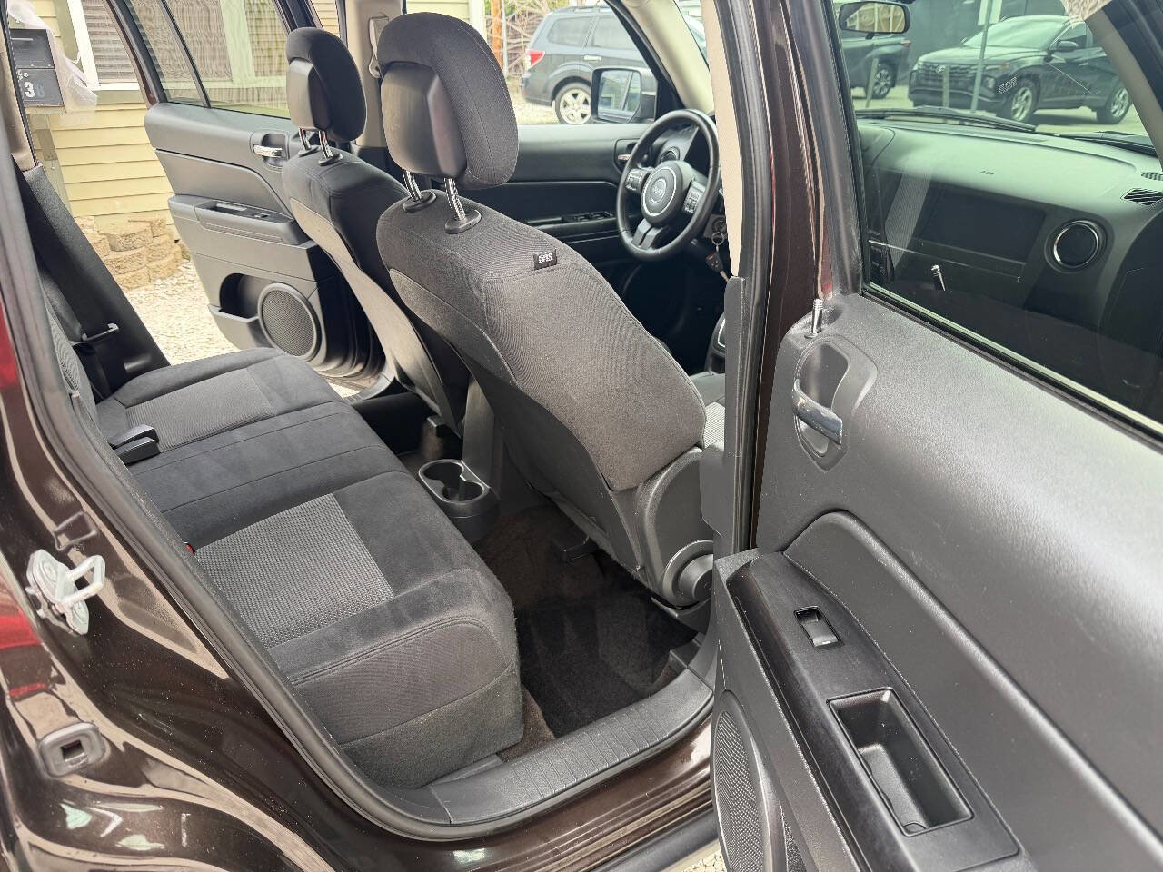 Used 2014 Jeep Patriot Latitude AWD/4WD image 17